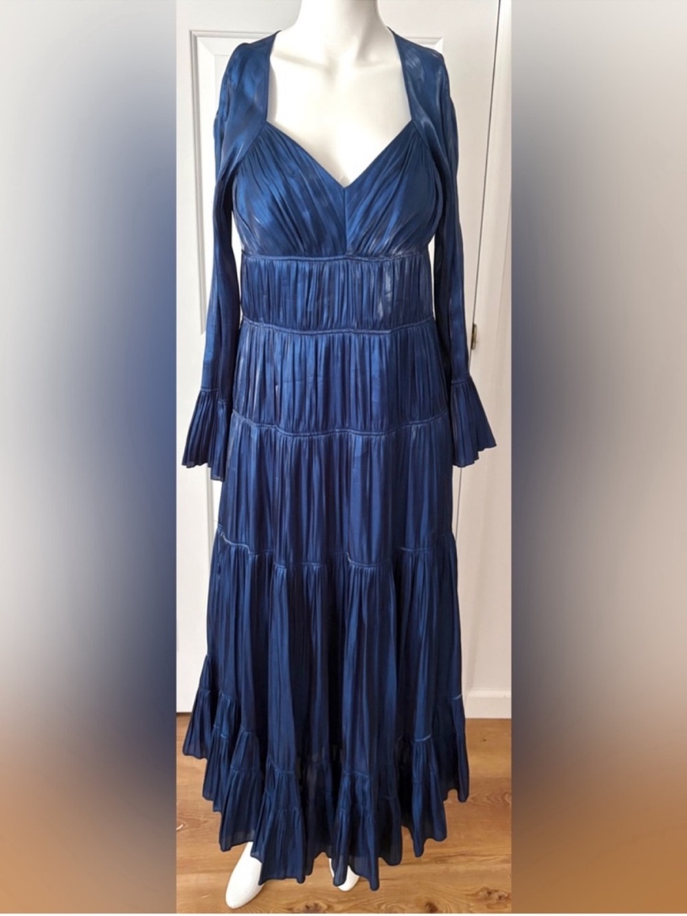 NWT. cinq a sept Deep Blue Tiered midi silk retro gorgeous Dress . Evening/form.